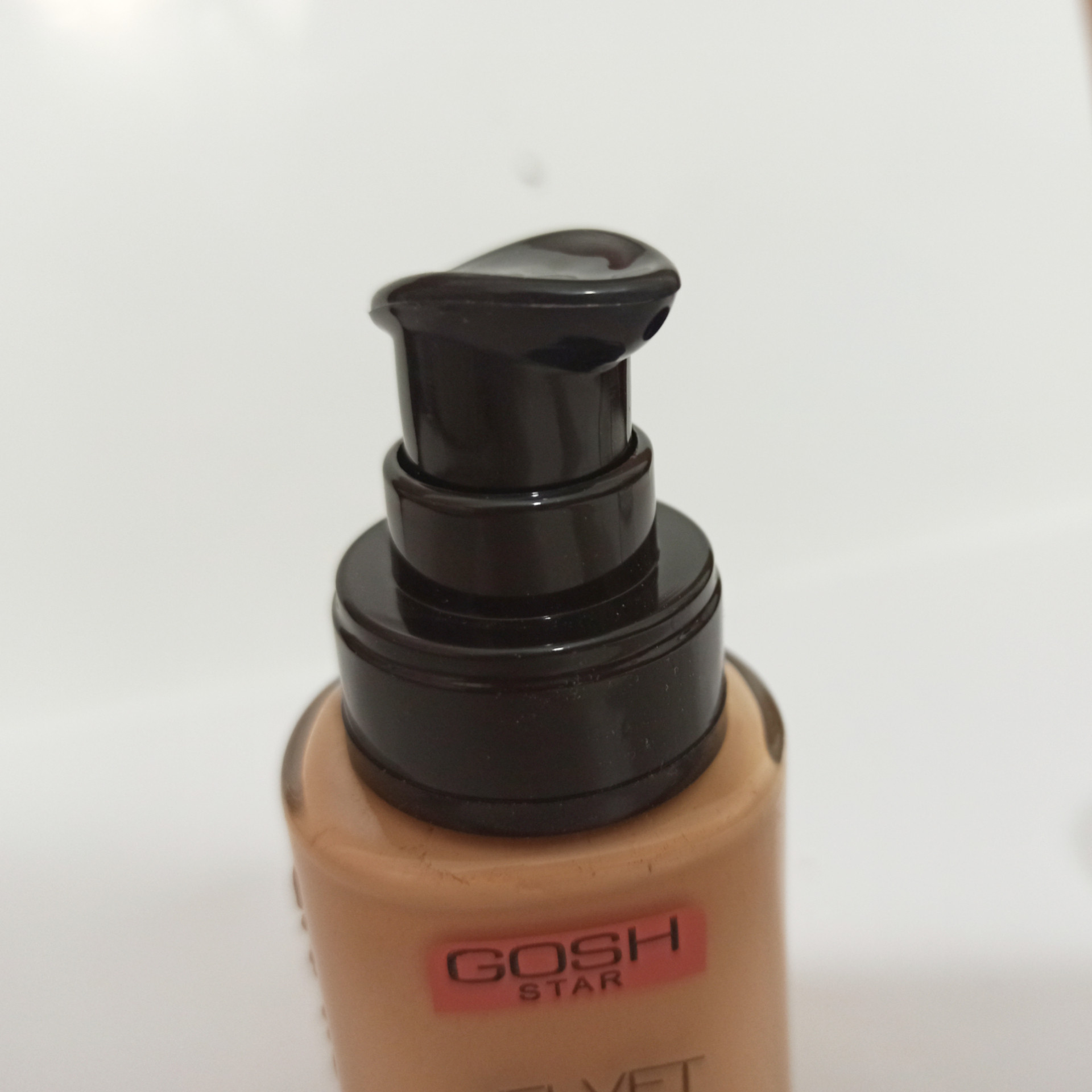 کرم پودر گاش مدل Velvet touch foundation شماره 401 حجم 34 میلی لیتر کرم پودر گاش مدل Velvet touch foundation شماره 401 حجم 34 میلی لیتر