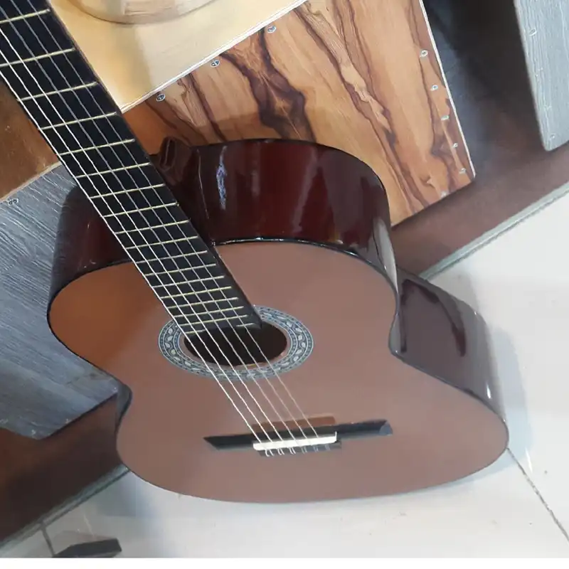 گیتار مدل MR 3