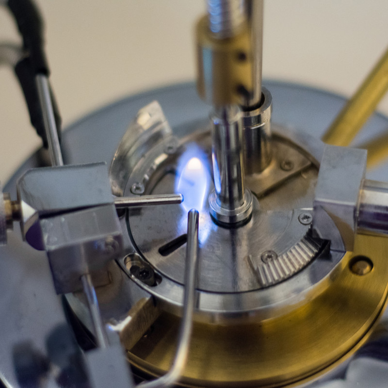 دستگاه تست نقطه اشتعال بسته پارسیان تکنولوژی مدل PT-1050 Basic