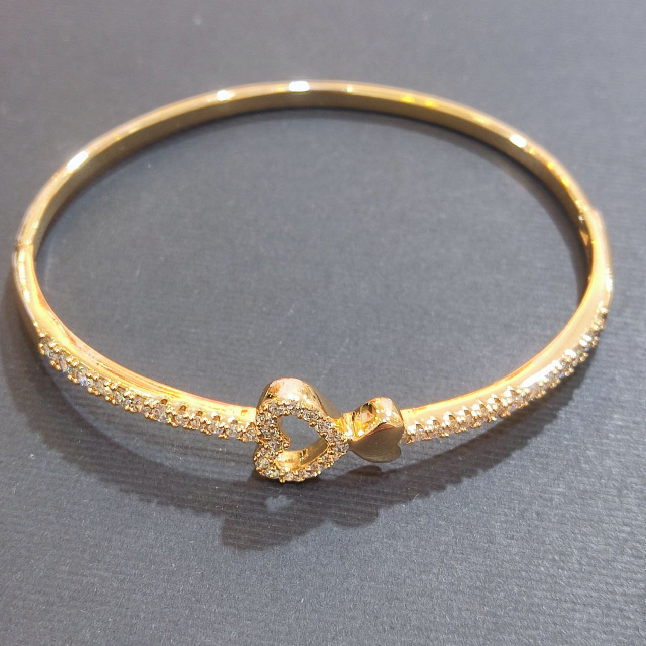 دستبند النگویی زنانه ژوپینگ مدل قلب نگیندار کد 02