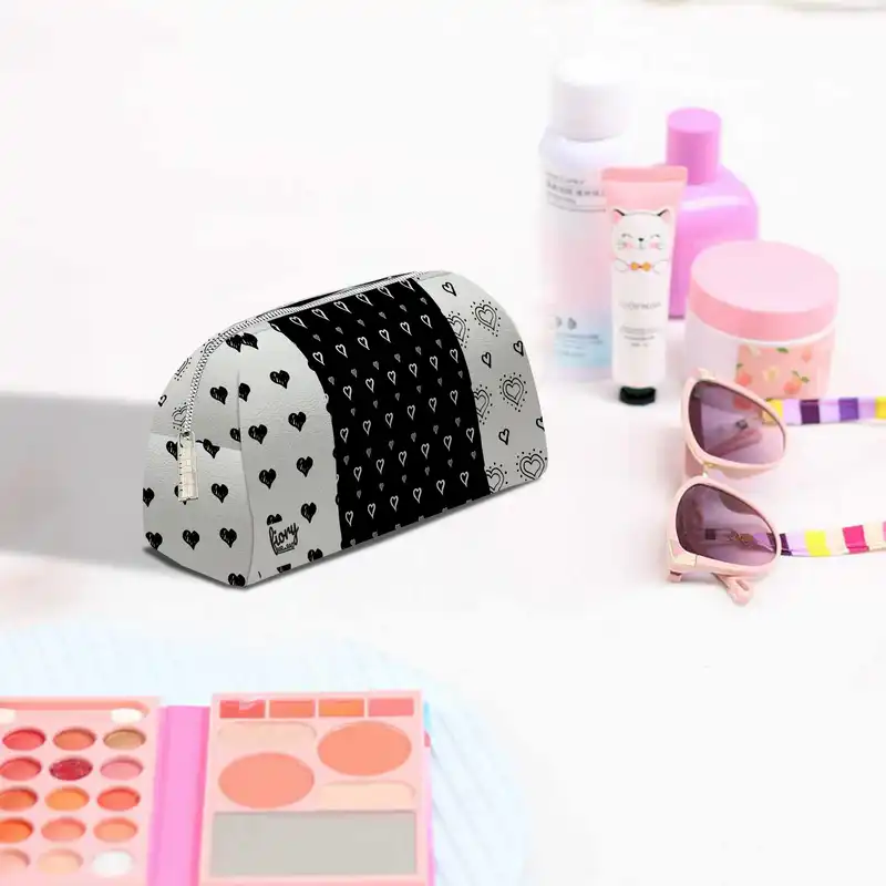 کیف لوازم آرایش زنانه فیوری مدل قلب طرح وکتور 2234 love