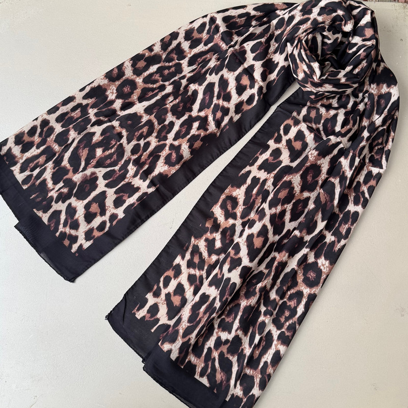 شال زنانه مدل نخی پلنگی