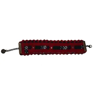 دستبند سوزن دوزی کد C11