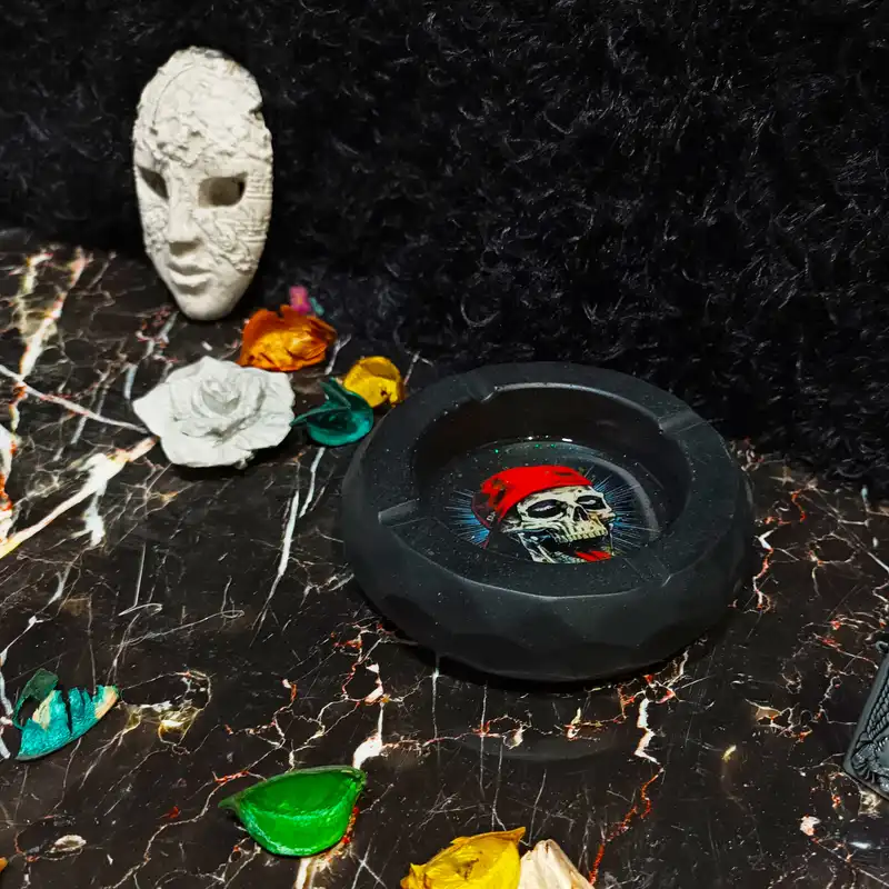 زیرسیگاری مدل روح سوار