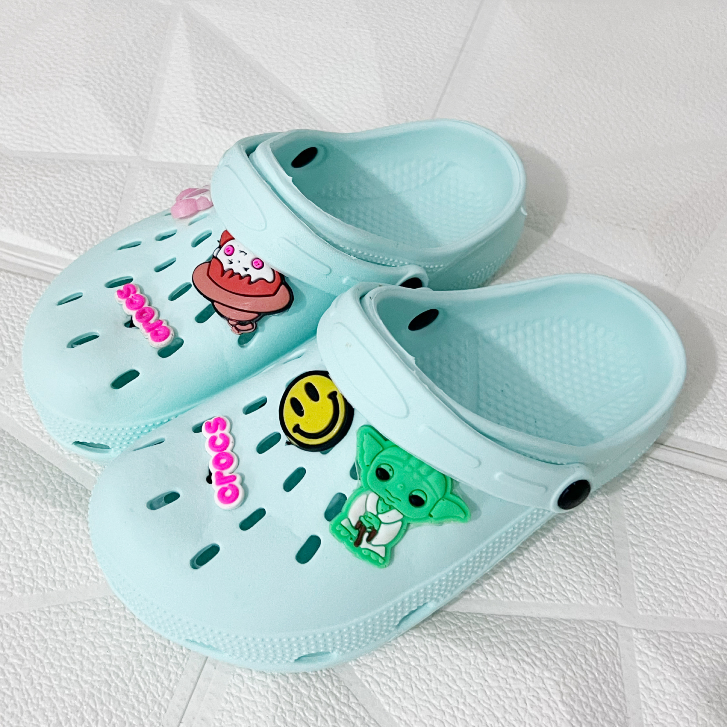 دمپایی دخترانه مدل کراکس استیکری کد 000007