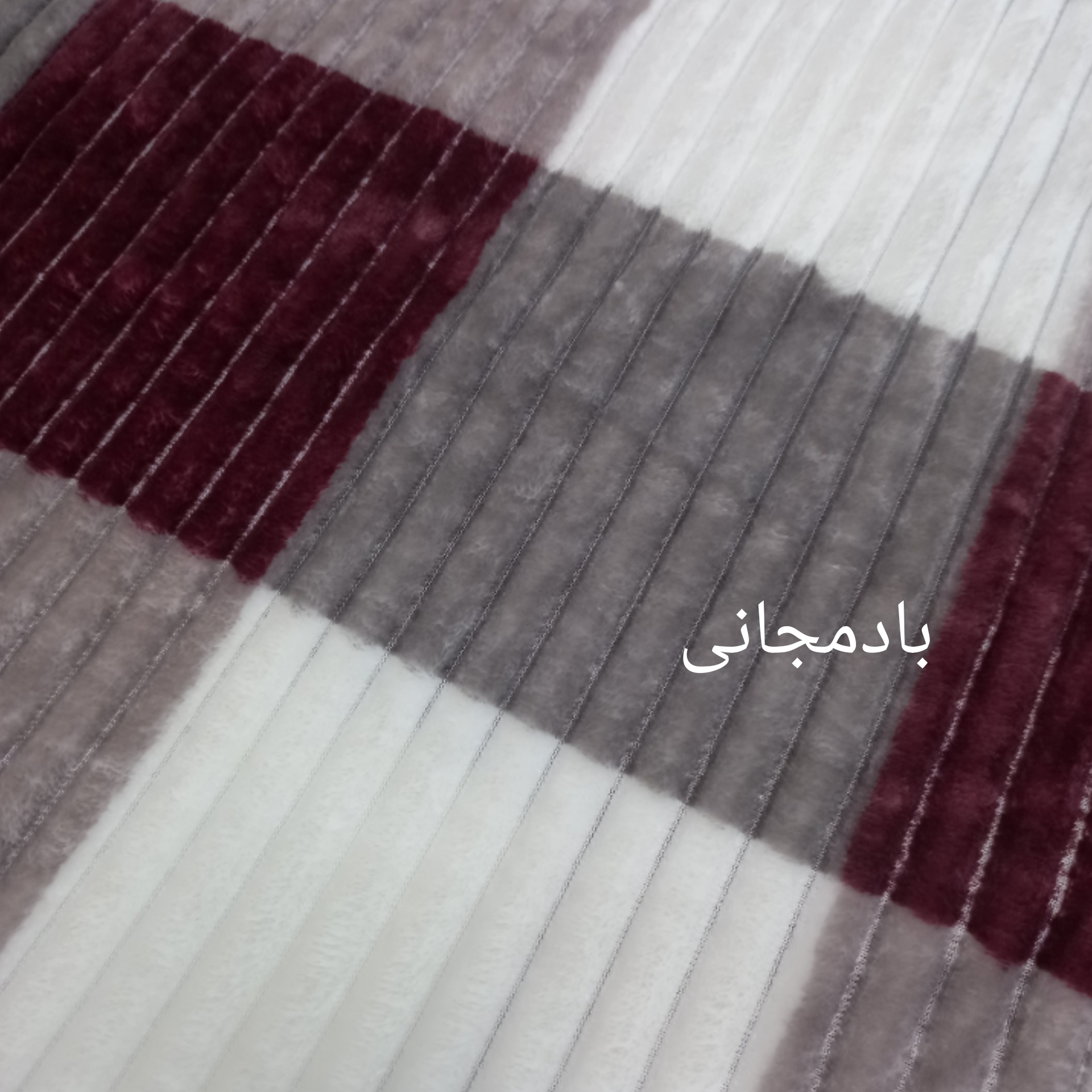 پتو مسافرتی مدل پلیسه کد 00k سایز 200×150 سانتی متر