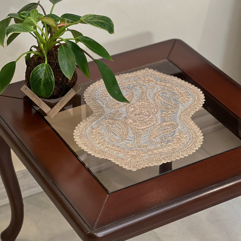 رومیزی مدل عسلی طرح قیطان بته جقه سایز 40×28 سانتی متر