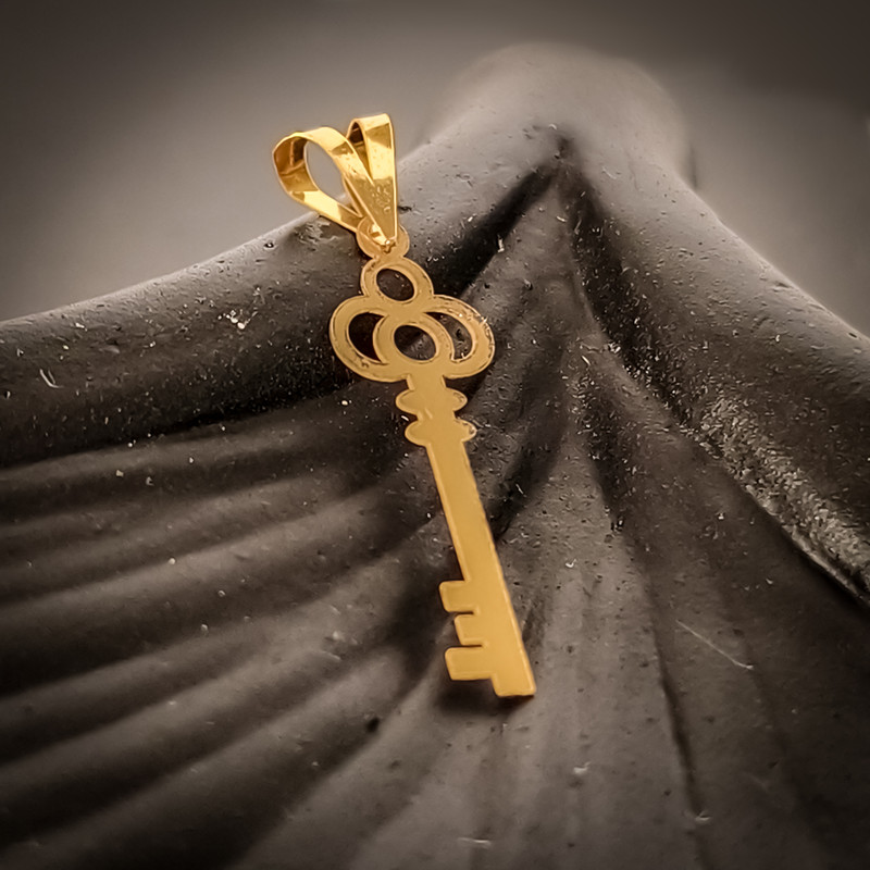 آویز گردنبند طلا 18 عیار زنانه ناریا طرح کلید