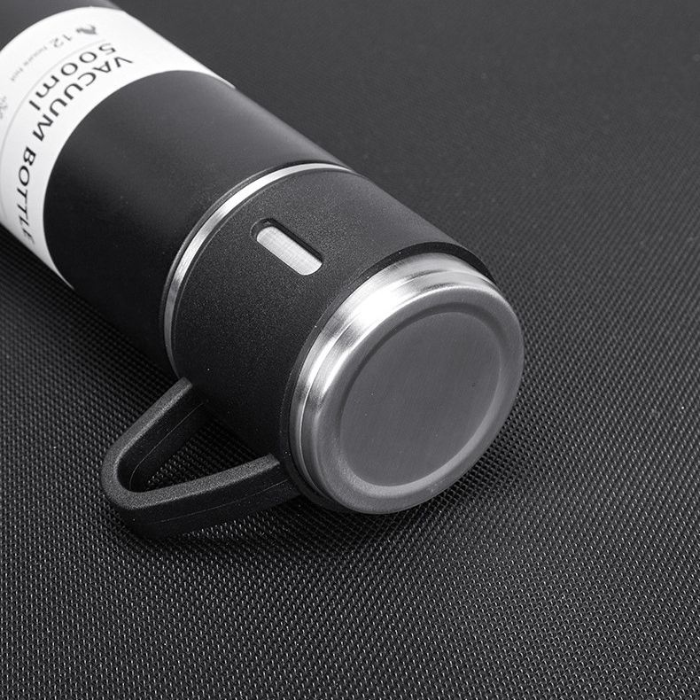 فلاسک مدل vacuum گنجایش 0.5 لیتر به همراه لیوان سفری بسته 3 عددی -  - 9