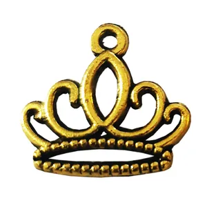 آویز دستبند طرح تاج کد 06