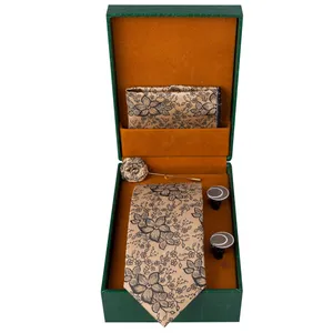 ست کراوات و دستمال جیب و دکمه سردست مردانه جیان فرانکو روسی مدل GF-F881-CR-BOX 