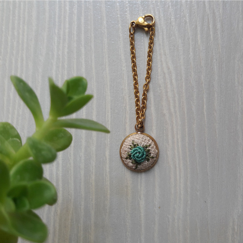 آویز ساعت زنانه کد AZ22