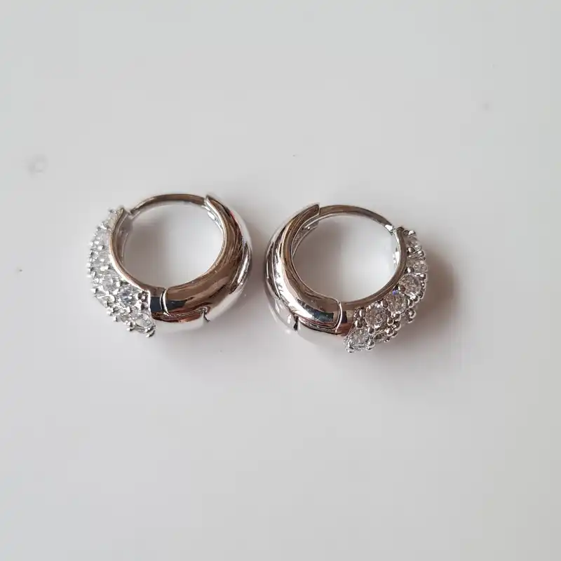 گوشواره زنانه ژوپینگ مدل نگینی