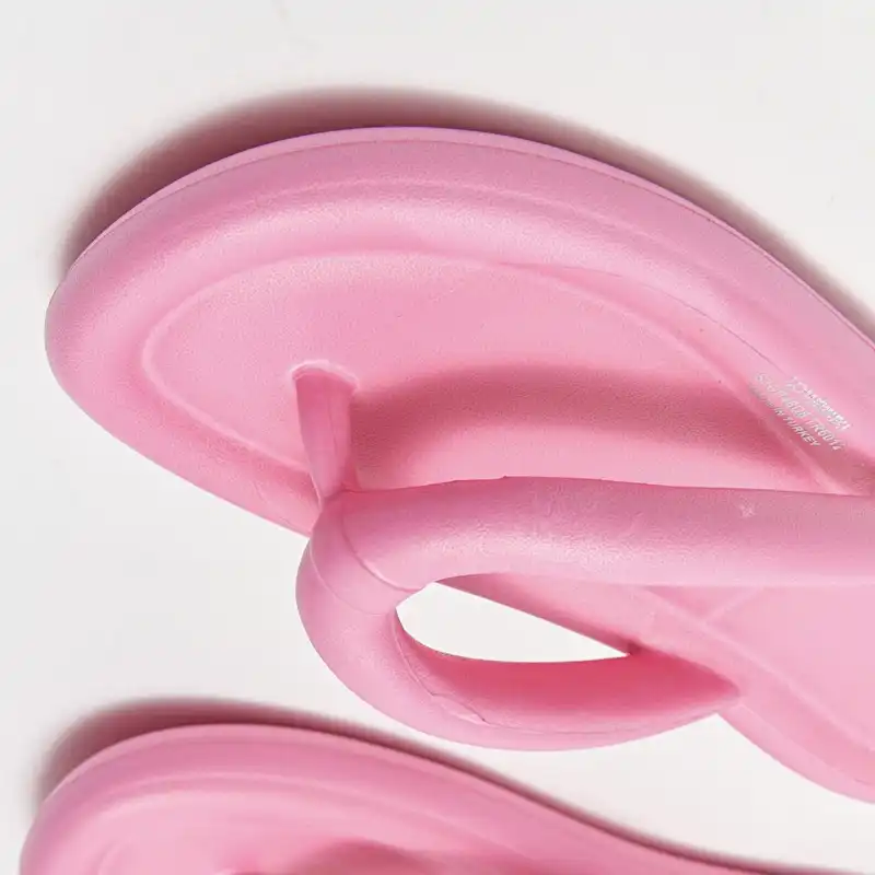 دمپایی لاانگشتی زنانه ال سی وایکیکی مدل طبی پاستلی