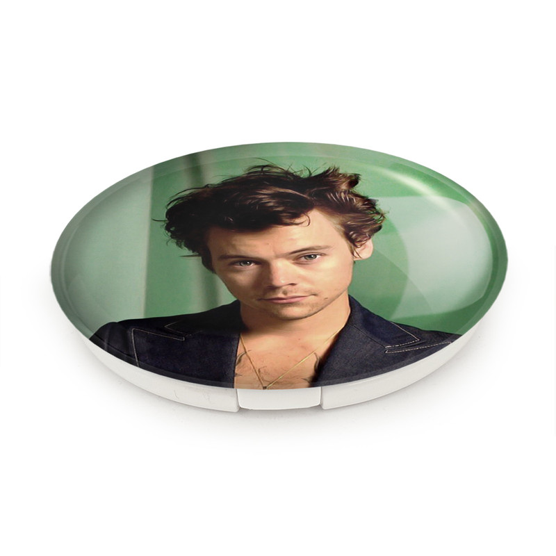 آینه جیبی خندالو طرح هری استایلز گروه موسیقی وان دایرکشن One Direction مدل تاشو کد 18985 آینه جیبی خندالو طرح هری استایلز گروه موسیقی وان دایرکشن One Direction مدل تاشو کد 18985
