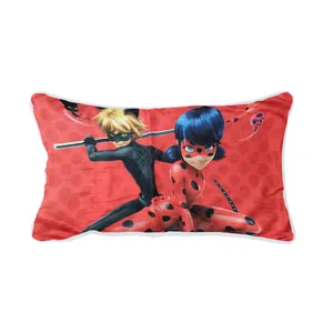 رو بالشی کودک طرح دختر کفشدوزکی و گربه سیاه