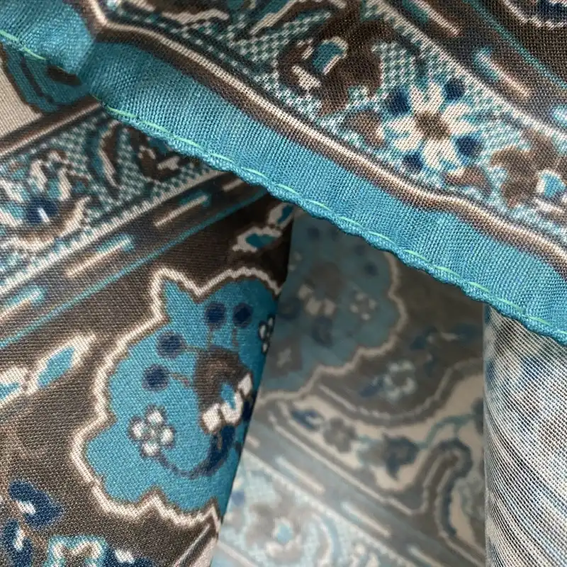 روسری زنانه مدل نخ چهارفصل منگوله دار کد 127