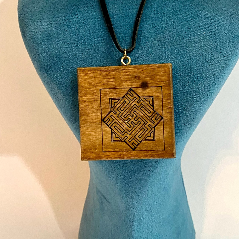 گردنبند دخترانه مدل چوبی 129