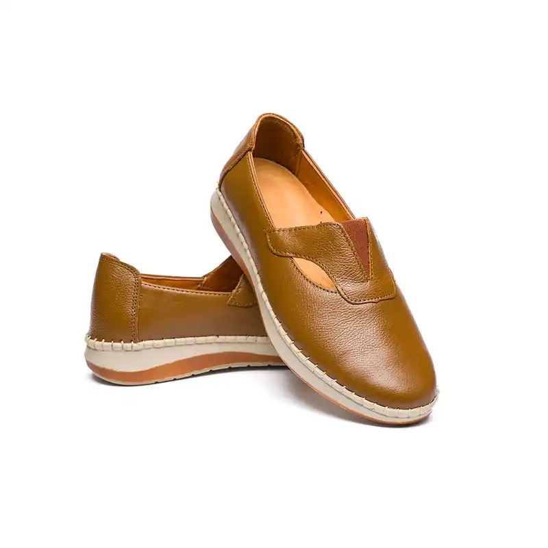 کفش روزمره زنانه مدل تمام چرم رنگ عسلی
