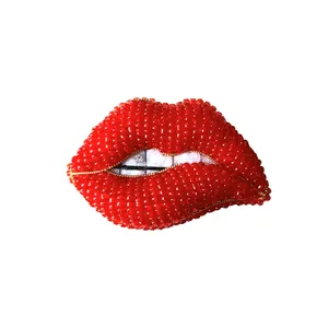 سنجاق سینه زنانه مدل لب