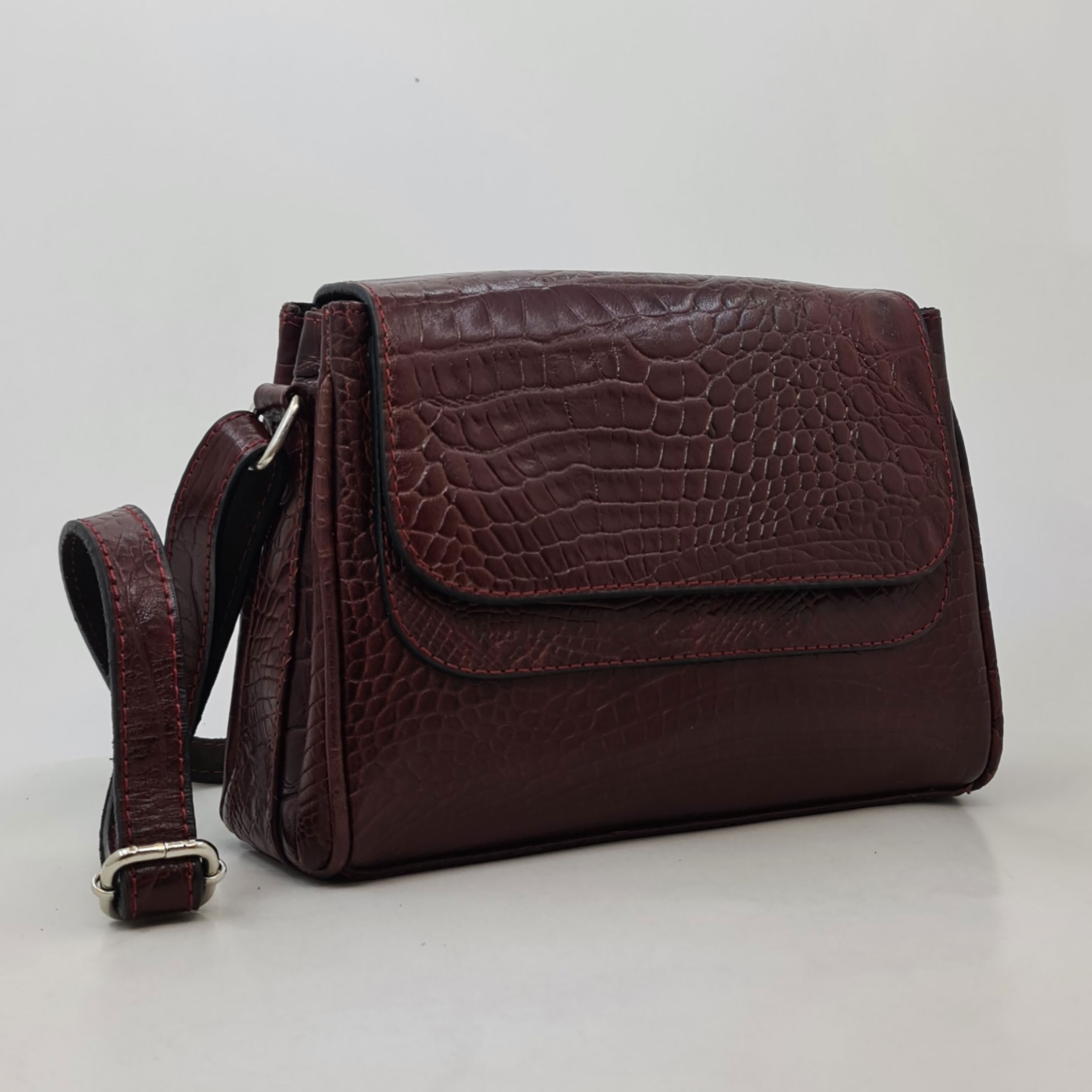 کیف دوشی زنانه مدل هیرا چرم طبیعی کد A_400