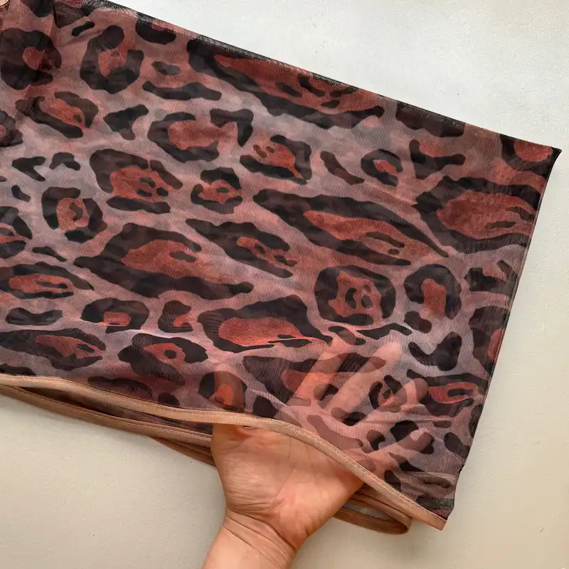 شال زنانه مدل توری پلنگی نازک دور نوار دوزی تابستانی کد ۶