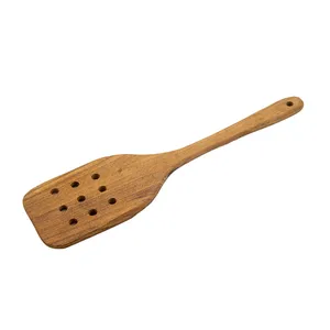 کفگیر چوبی مدل پهن سوراخ دار
