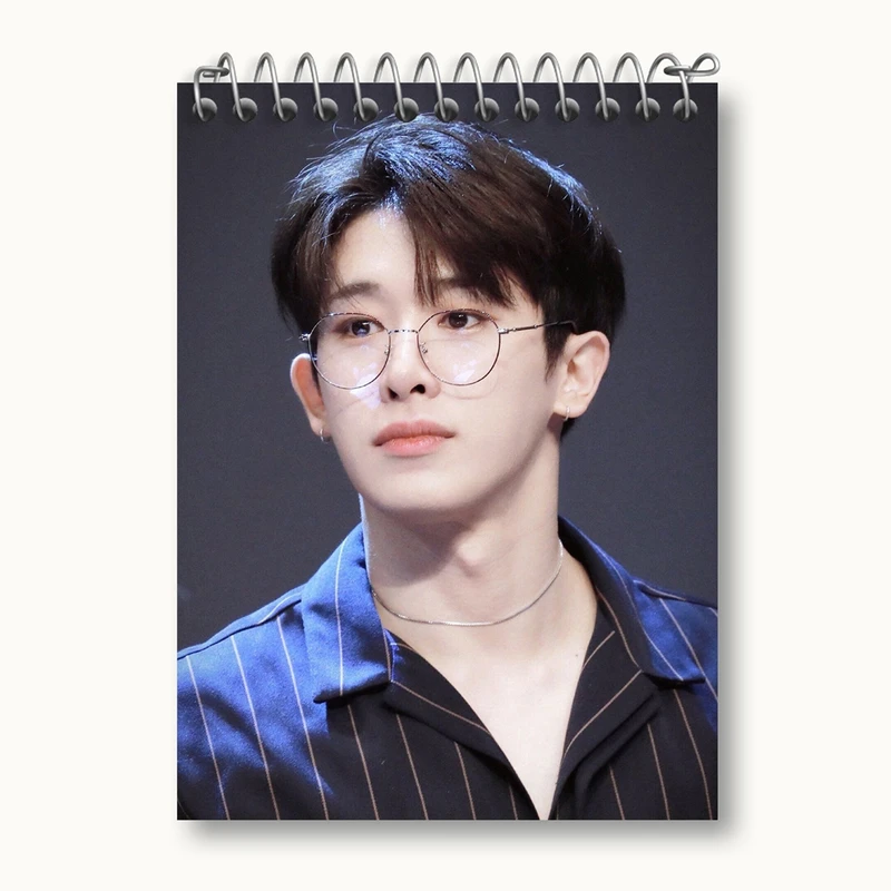 دفتر یادداشت 50 برگ خندالو مدل ونهو گروه مانستا اکس Monsta X کد 21188