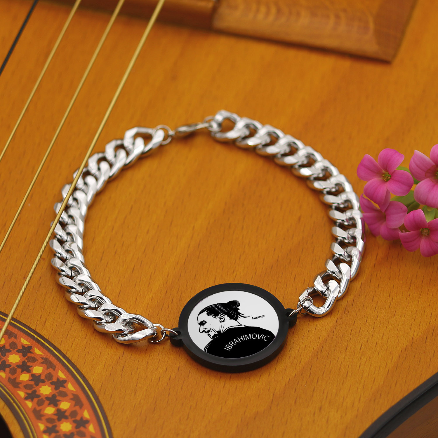 دستبند ناکسیگو مدل زلاتان اِبراهیموویچ کد BZ7795 دستبند ناکسیگو مدل زلاتان اِبراهیموویچ کد BZ7795