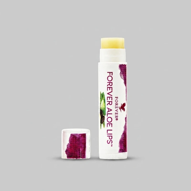 بالم لب فوراور مدل Aloe Lips مرطوب‌کننده و نرم‌کننده قوی با عصاره آلوئه‌ورا و روغن جوجوبا، مناسب پوست لب‌های خشک و ترک‌خورده، فاقد چسبندگی و سازگار با پوست، طراحی ماتیکی وگان از آمریکا