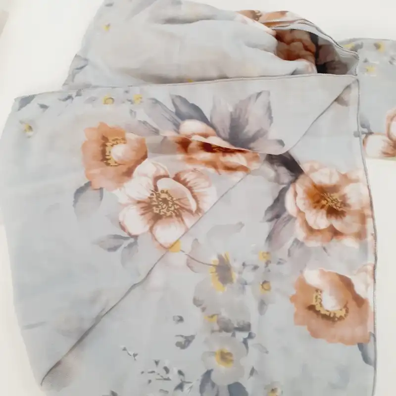 شال زنانه آی ام مدل گلدار کد 4444B