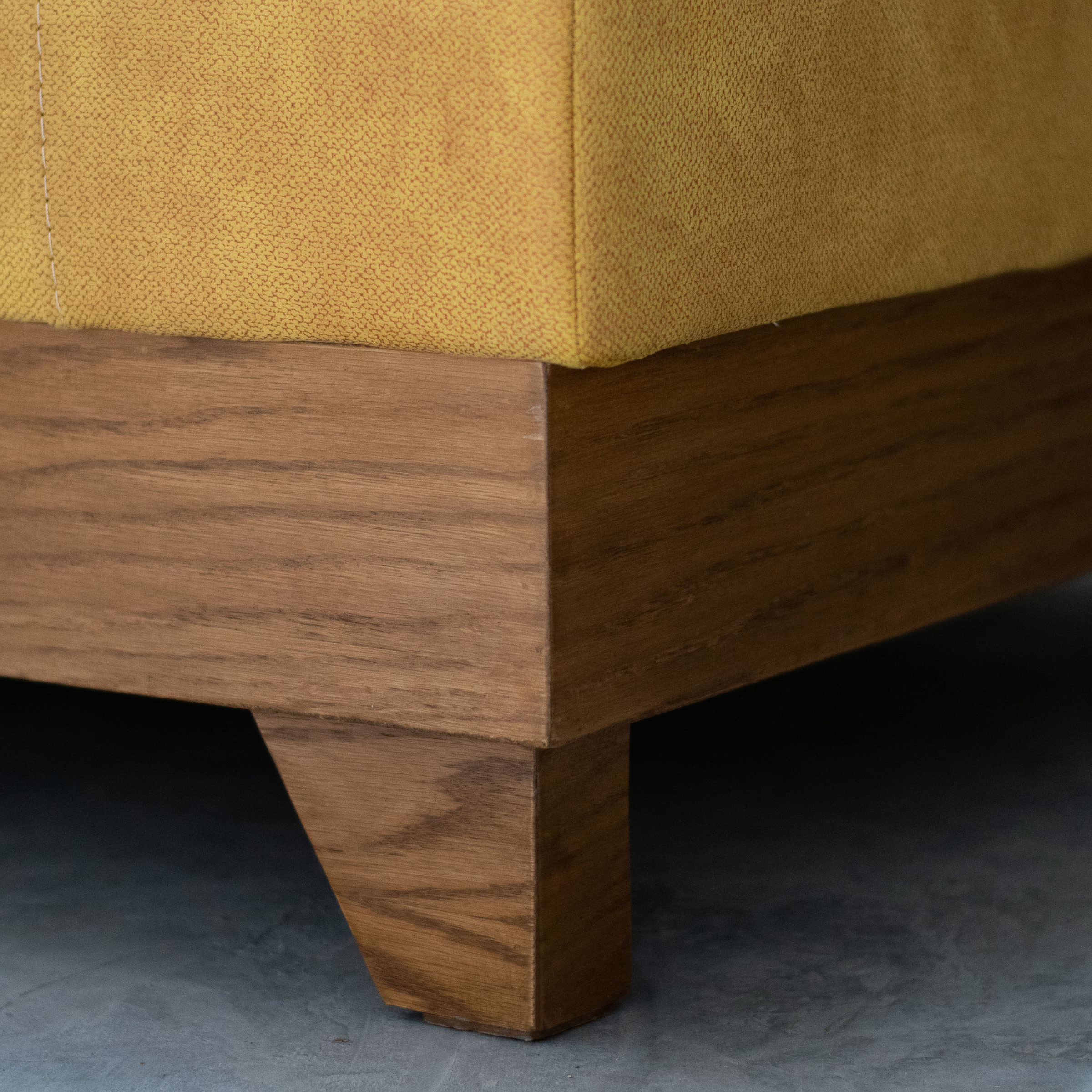 مبل سه نفره مدل ال کد 102-MR104-3DD/Y-GR-BR