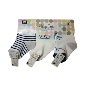 جوراب نوزادی هدیه کد P100-2 مجموعه 3 عددی