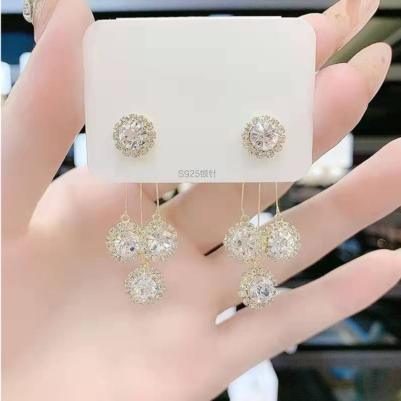 گوشواره زنانه مدل آویز دایره ای کد 00710 گوشواره زنانه مدل آویز دایره ای کد 00710