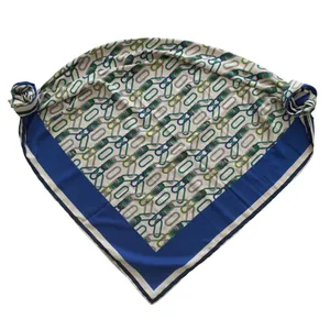 روسری زنانه فندی مدل ابریشم توییل قواره بزرگ زنجیره ای کد 84