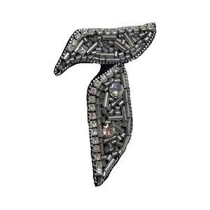 گل سینه زنانه مدل حروف فارسی