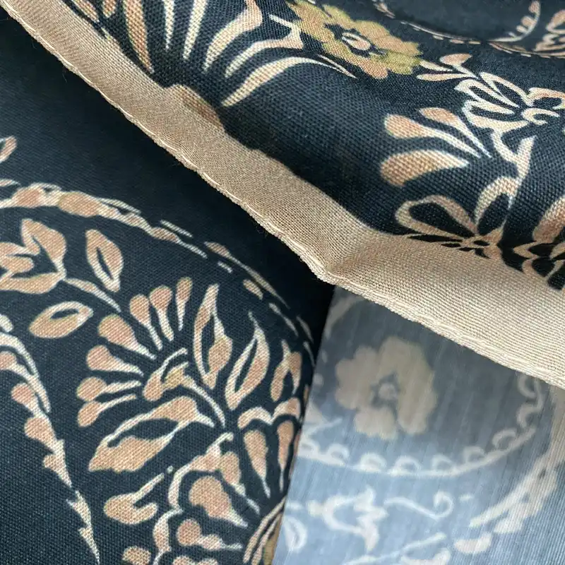 روسری زنانه مدل نخی چهارفصل منگوله دار کد 2126