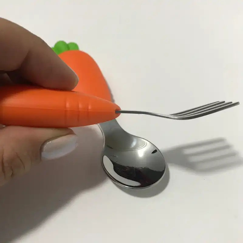 قاشق و چنگال کودک طرح هویج مجموعه 2 عددی