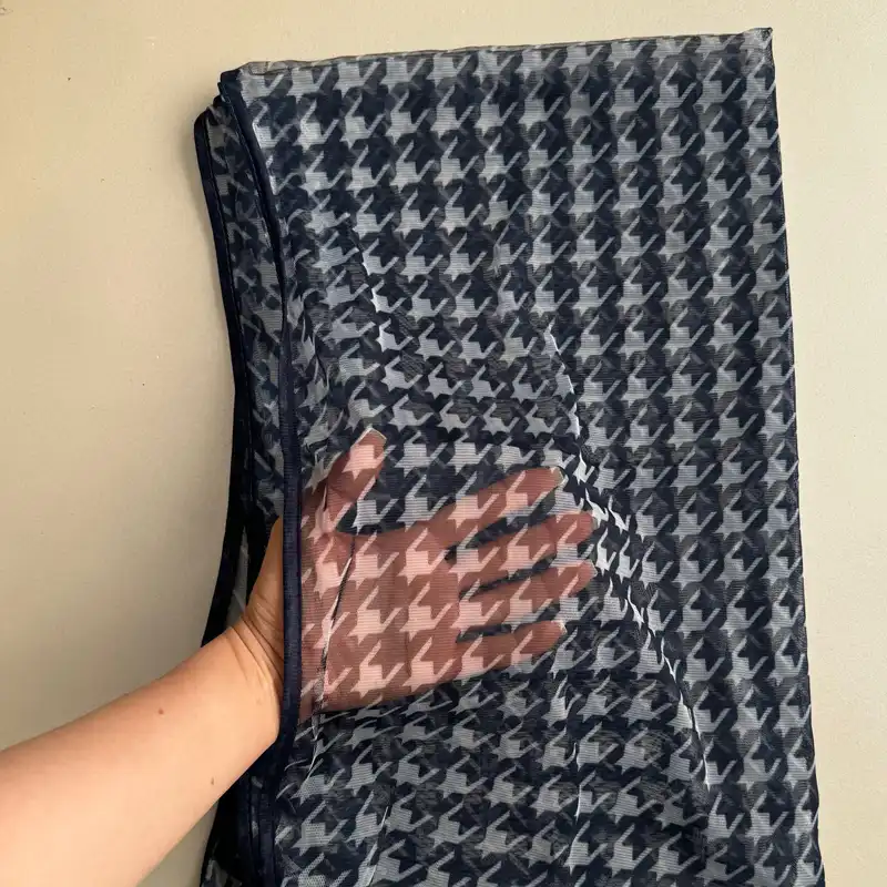 شال زنانه مدل توری مزونی پیچازی ریز دور نوار دوزی تابستانی