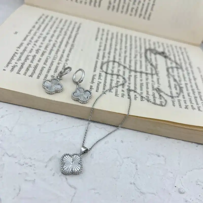 نیم ست زنانه مدل گل چهار پر کد M4103