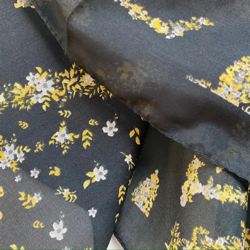 روسری زنانه مدل وال نخی منگوله دار کد 9998