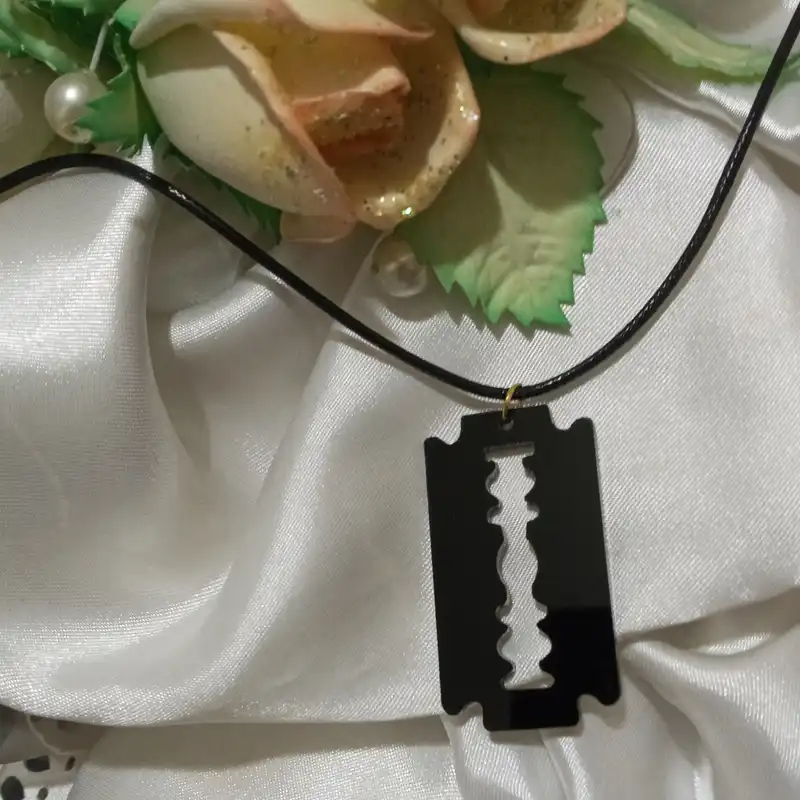 گردنبند دخترانه مدل تیغ کد G.TGH