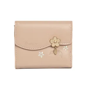 کیف پول زنانه پرتیزس مدل PT23-2074 طرح گل و برگ گلدوزی کد 2020082