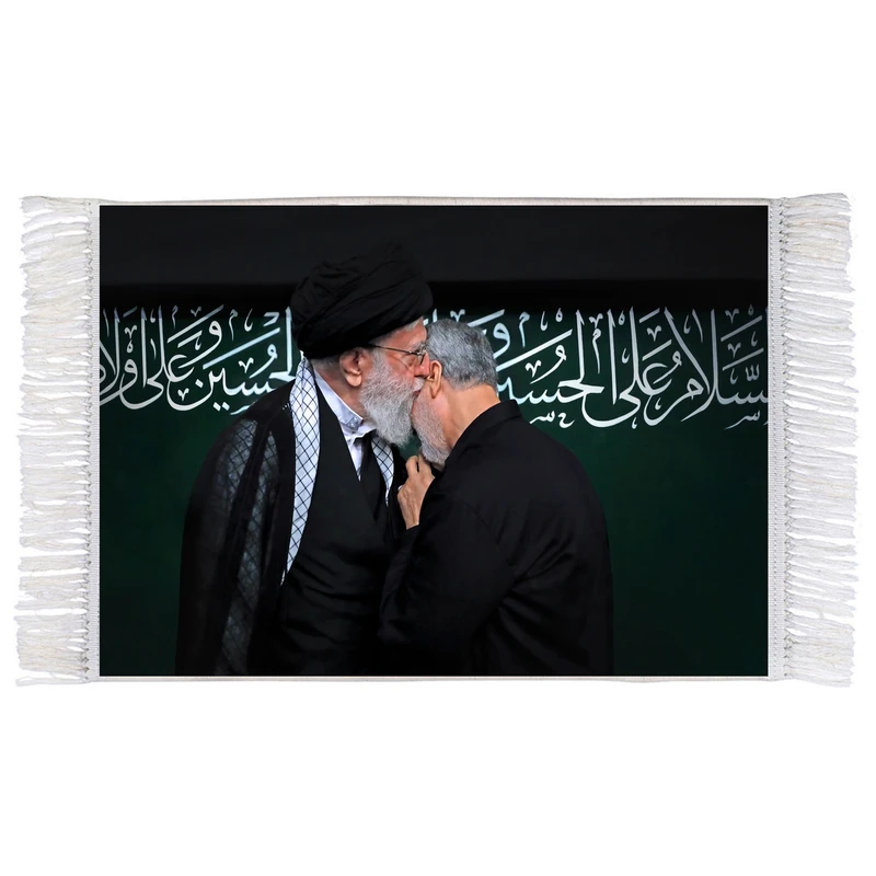 فرش ماشینی دیوارکوب طرح رهبر حضرت علی خامنه ای و شهید حاج قاسم سلیمانی مدل T1001