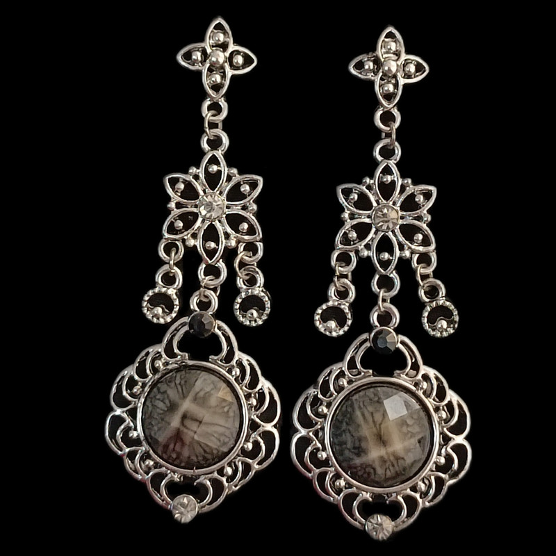 گوشواره زنانه مدل سنتی هندی نگین دار گوشواره زنانه مدل سنتی هندی نگین دار