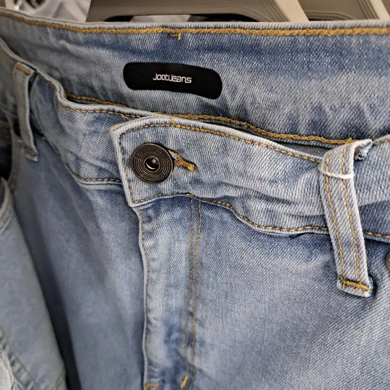 شلوار جین مردانه جوتی جینز مدل اسلیم فیت کد 122183 رنگ آبی روشن