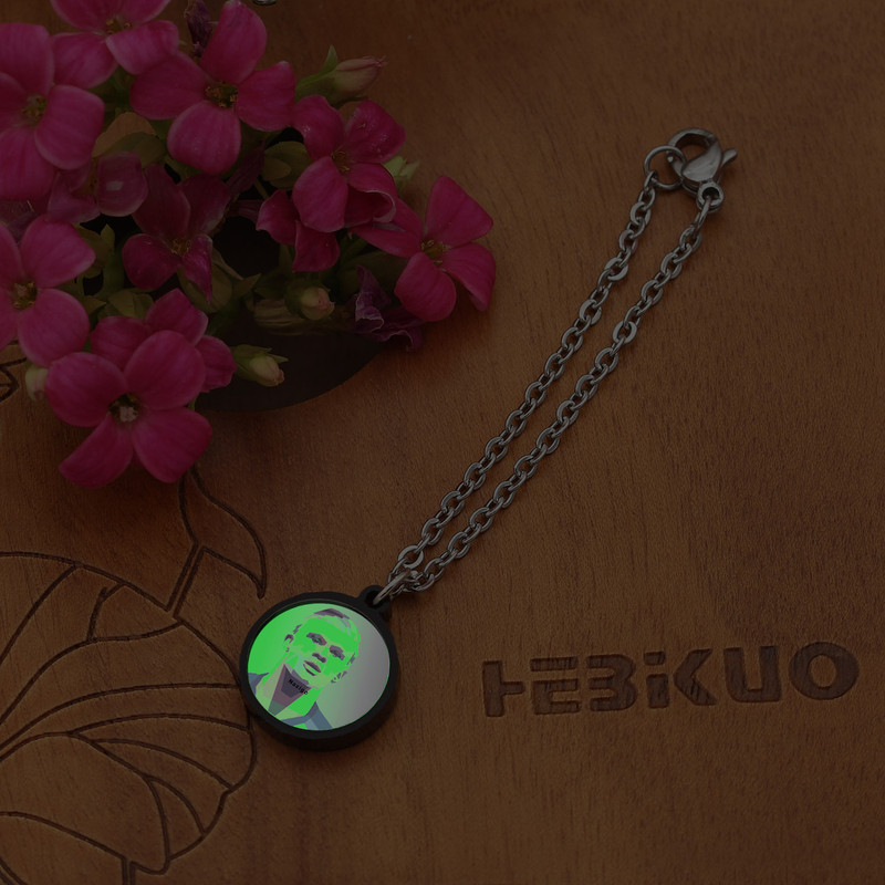 آویز ساعت زنانه ناکسیگو مدل شب تاب طرح ارلینگ هالند کد AW7210 آویز ساعت زنانه ناکسیگو مدل شب تاب طرح ارلینگ هالند کد AW7210