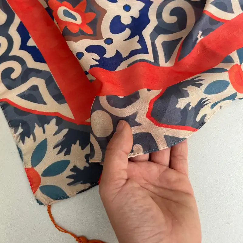 روسری زنانه مدل نخی سنتی گلیمی منگوله دار چهار فصل