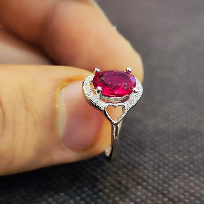 انگشتر نقره زنانه مدل سنگ یاقوت کد 65 انگشتر نقره زنانه مدل سنگ یاقوت کد 65