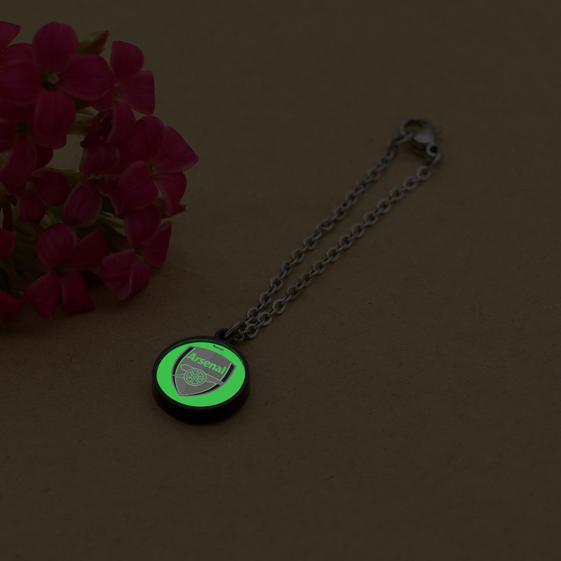 آویز ساعت زنانه ناکسیگو مدل شب تاب طرح آرسنال کد AW7223